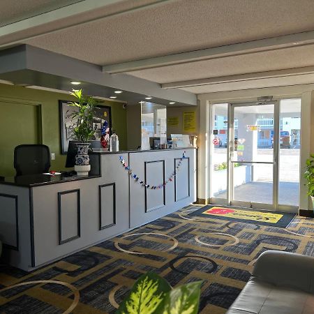 Super 8 By Wyndham Bangor Otel Dış mekan fotoğraf