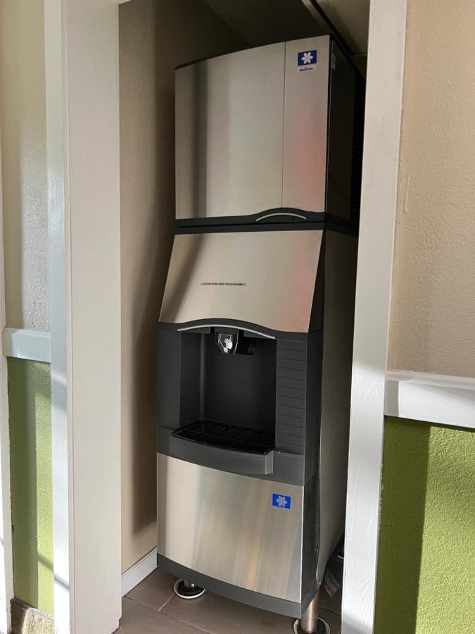 Super 8 By Wyndham Bangor Otel Dış mekan fotoğraf