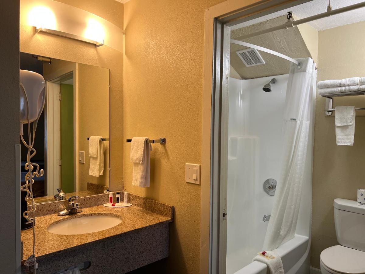 Super 8 By Wyndham Bangor Otel Dış mekan fotoğraf