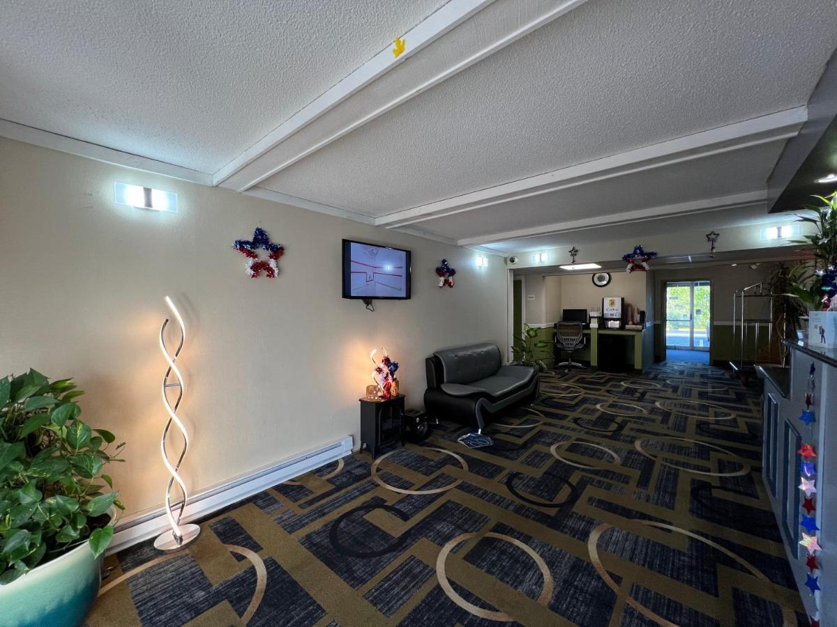 Super 8 By Wyndham Bangor Otel Dış mekan fotoğraf