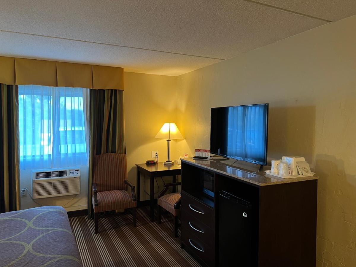 Super 8 By Wyndham Bangor Otel Dış mekan fotoğraf