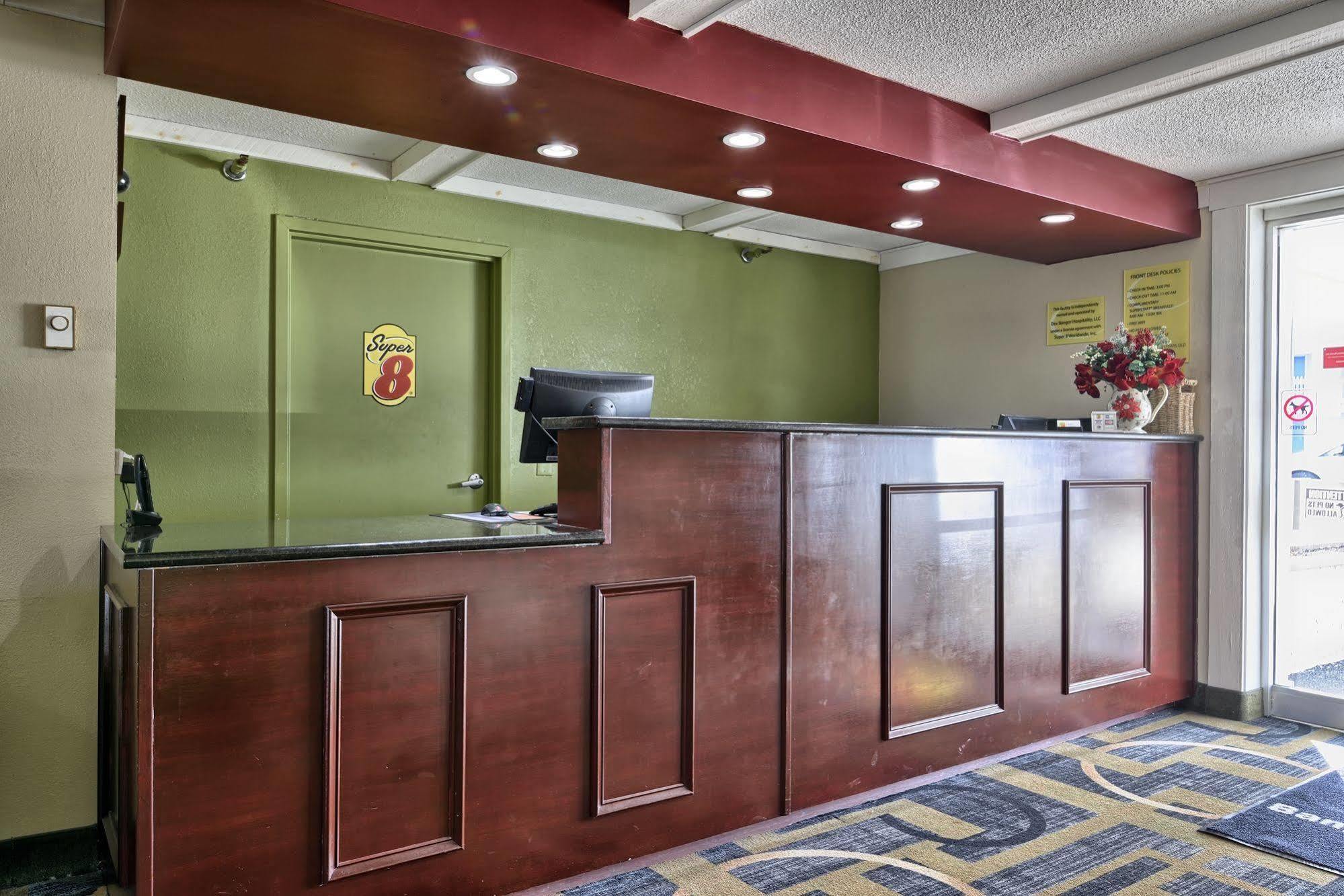 Super 8 By Wyndham Bangor Otel Dış mekan fotoğraf