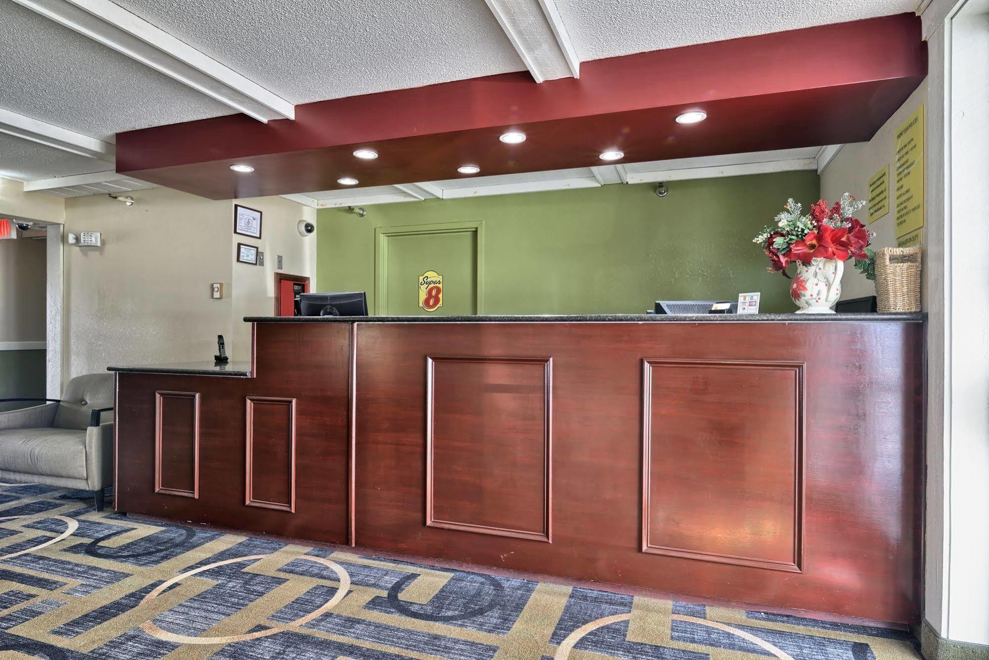Super 8 By Wyndham Bangor Otel Dış mekan fotoğraf